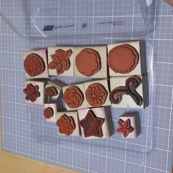 Flower Factory Rubber stamp set  2004 - Picture 2 of 2